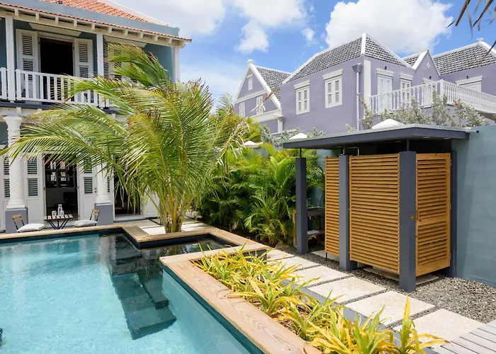 Private Oceanfront Luxurious City Villa With Pool And Beach