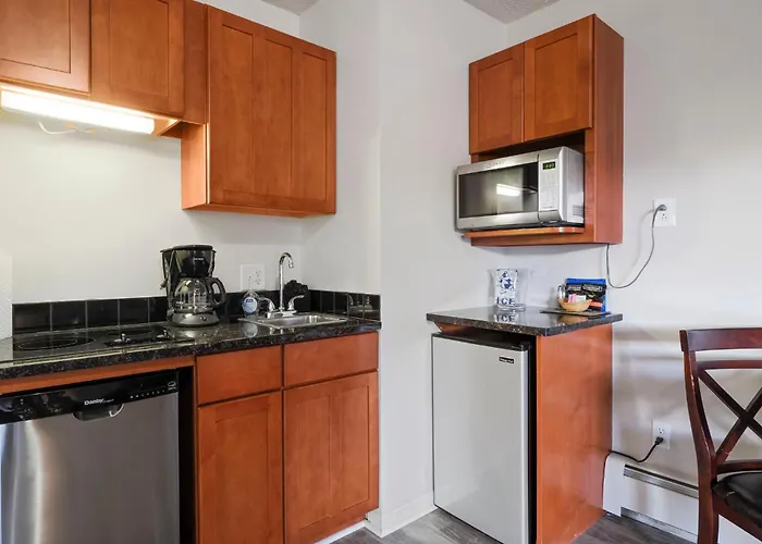 105 Pointes North Inn