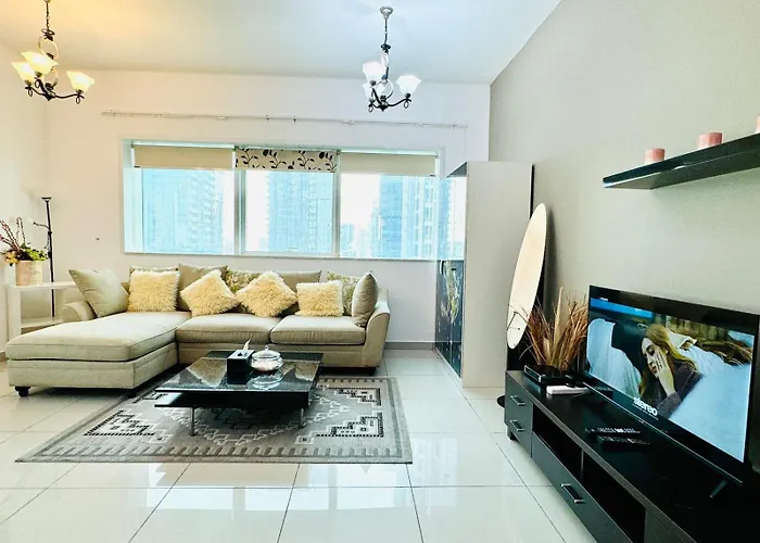 Casa de hóspedes: Private Rooms In 3 Bedroom Apartment Skynest Homes Marina Pinnacle
