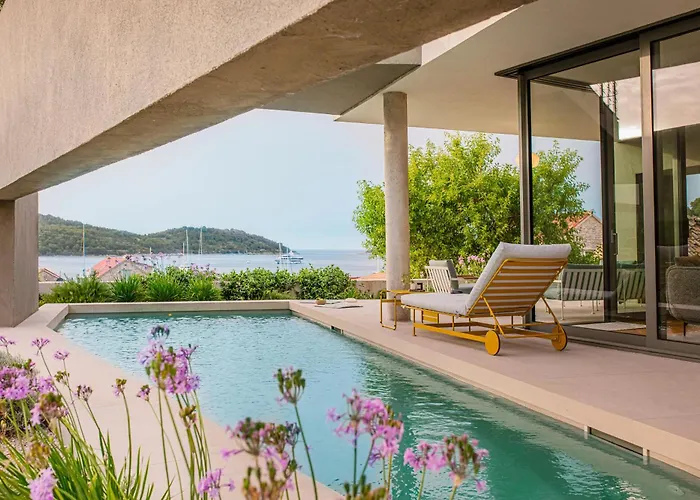 Seaview And Pool House Manu