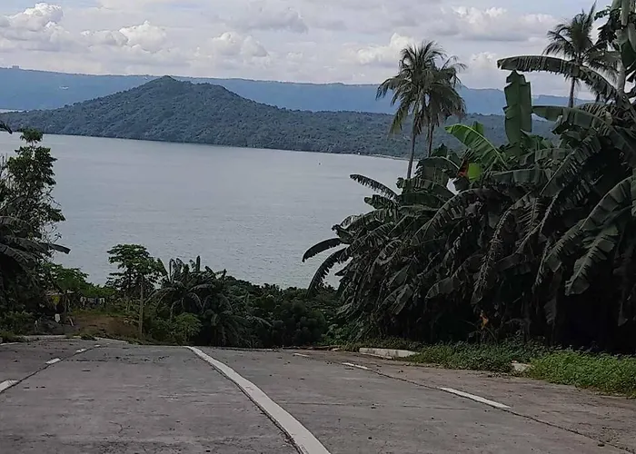 Villa With Private Pool Overlooking Taal Lake