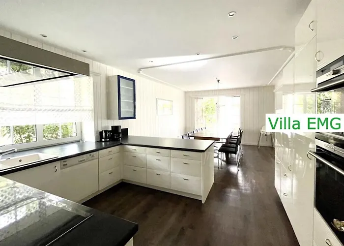 Ferienhaus Villa Emg Celle Nah Hannover Mit Pool, Kamin, Garten, Teich, Wald, Partyraum Fuer Familien Gruppen Bis 22 Personen