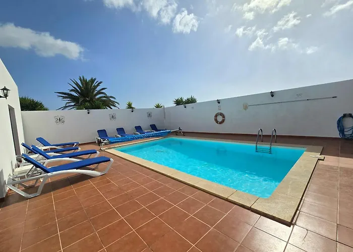  Casa Georgiana, Central Playa Blanca, Private Heated Pool