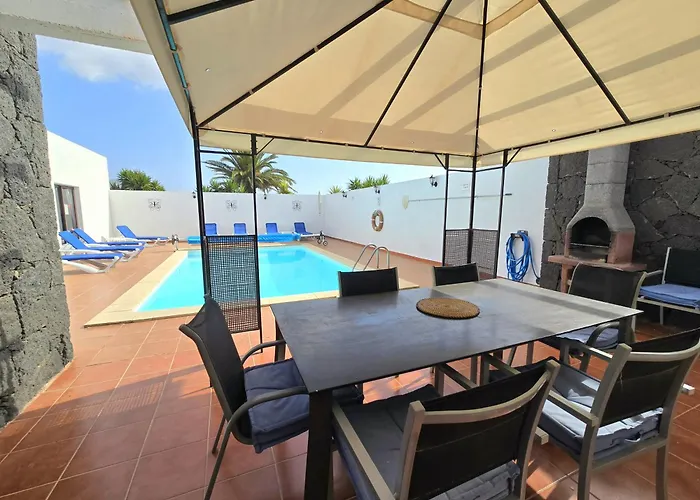  Casa Georgiana, Central Playa Blanca, Private Heated Pool