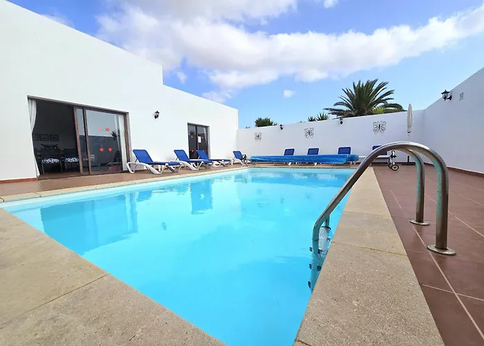  Casa Georgiana, Central Playa Blanca, Private Heated Pool