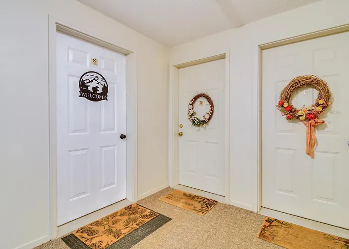 Cozy Bartlett Condo W/ Deck & Resort Amenities!