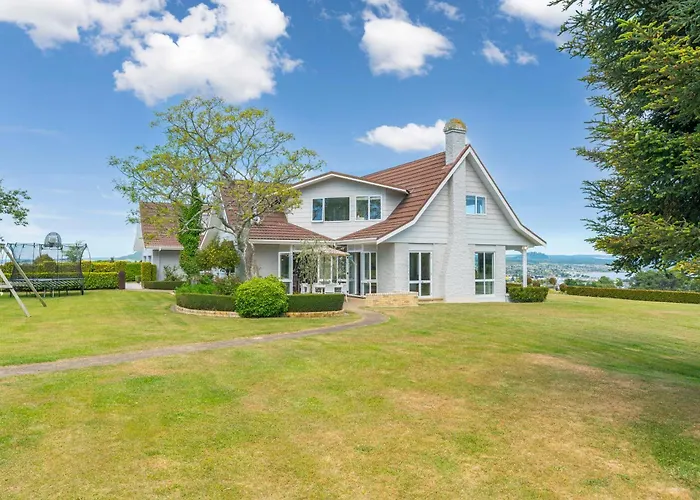Lake Taupo Estate For 18Ppl Pool, Spa & Big Views