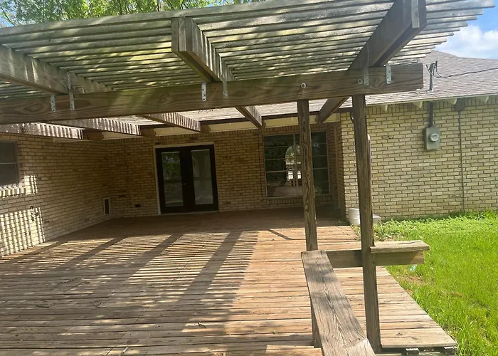 Farmhouse With Amazing Pool At Wester Hills Temple