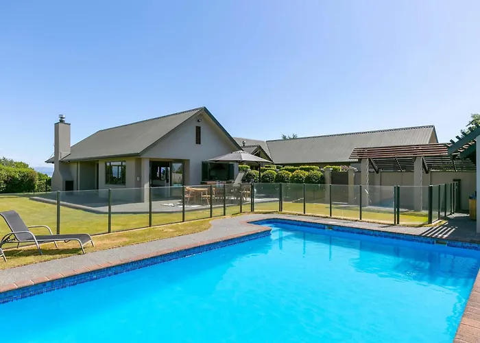 Spacious 5-Star Home With Pool