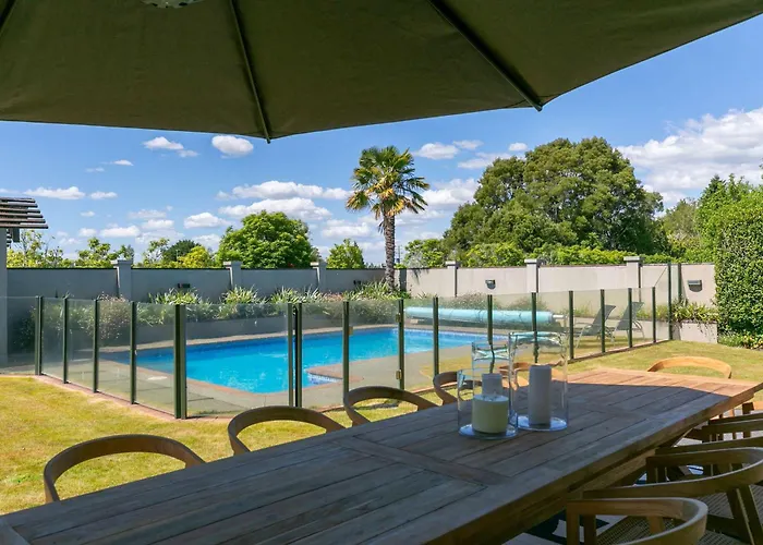Spacious 5-Star Home With Pool