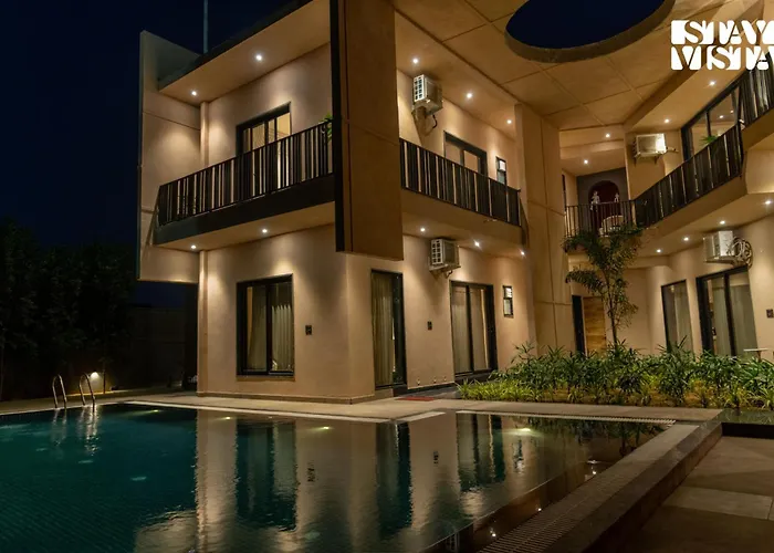 Stayvista At Urban Escape - 2 Pools, Lawn & Wifi