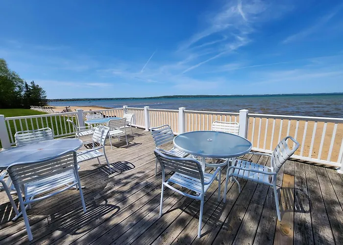 North Shore Inn Tc 208
