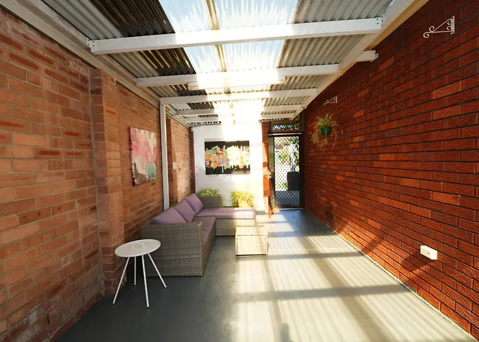 3Br Home With Pool Near Shops, M5 & Train Stations