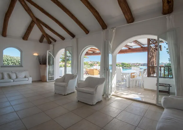 Villa Bianca With A Heated Swimming Pool