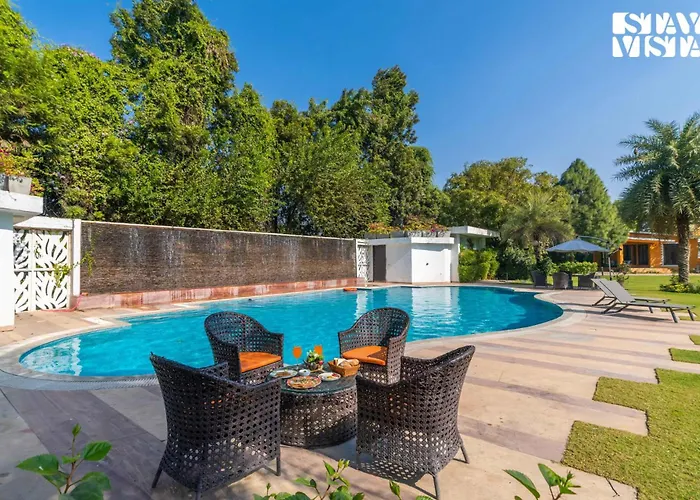 Stayvista At The Manvi Estate - Gurugram With Pool, Wifi & Bonfire
