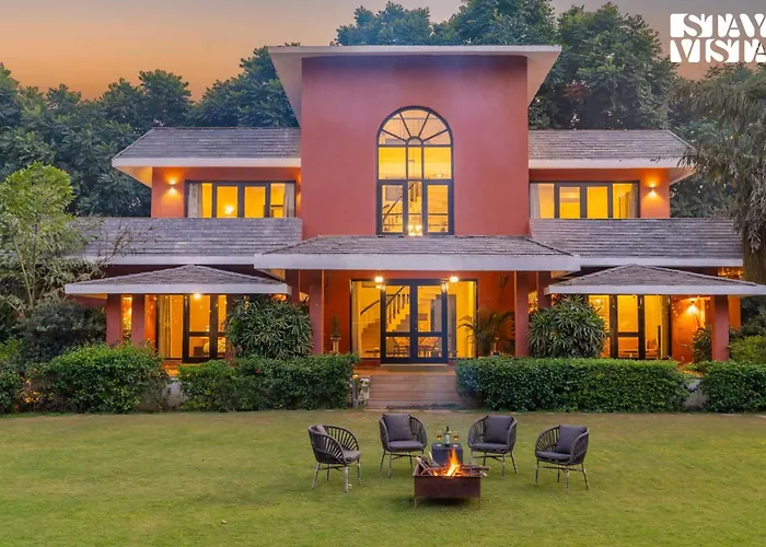 Stayvista At The Manvi Estate - Gurugram With Pool, Wifi & Bonfire