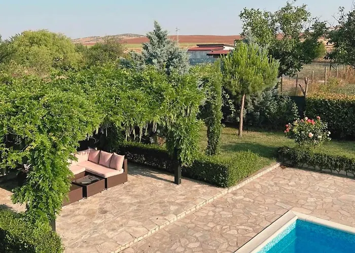 Garden Villa 2 Bedroom Villa With Pool Near To Sunny Beach