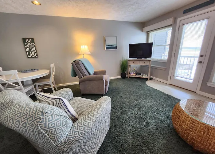 North Shore Inn Tc 205