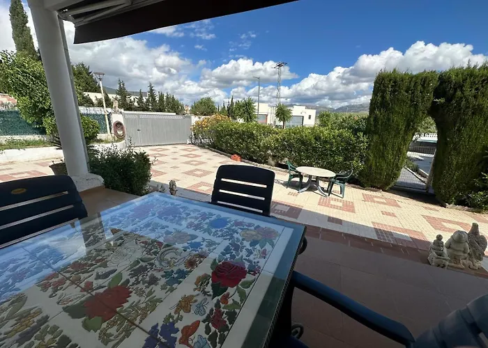 Chalet independiente en zona residencial rural con piscina privada
