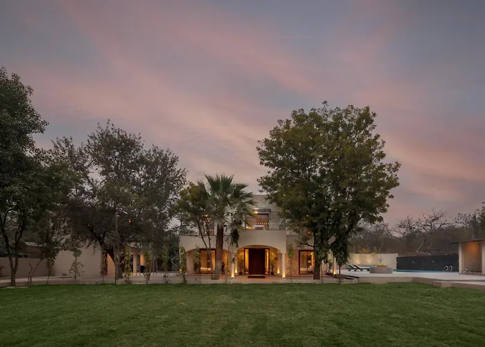 Saffronstays Pristine Manor - 8-Br Udaipur Villa With Private Pool, Garden, And Event Space Near Fateh Sagar Lake