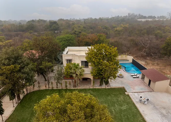 Saffronstays Pristine Manor - 8-Br Udaipur Villa With Private Pool, Garden, And Event Space Near Fateh Sagar Lake