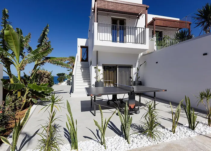 Zillion Villa - Sapphire Shores Beachfront Retreat By Etouri