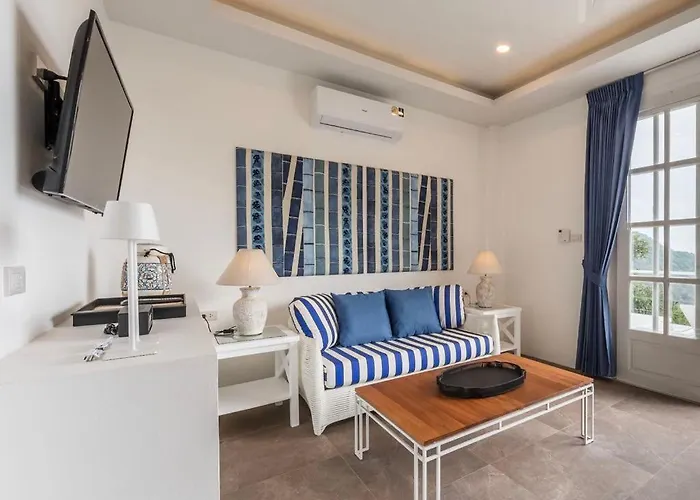 White&Blue Pool Villas
