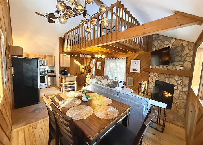 Plentiful Porches - Hot Tub - King Bed - Views