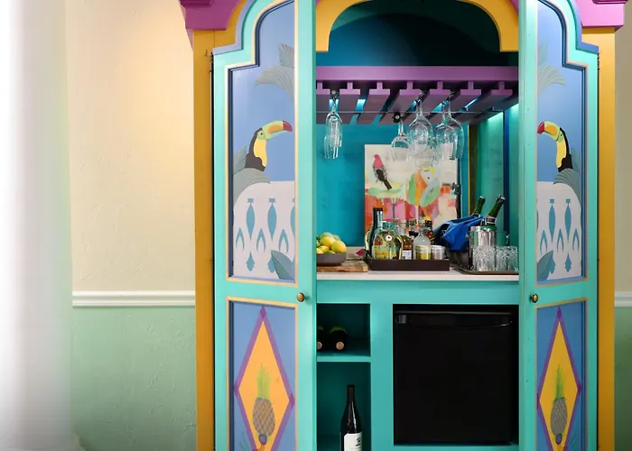 Ocean Key Resort & Spa, A Noble House Resort