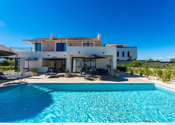 Luxury Villa Kaia -Heated Pool, Sea View, Jacuzzi, Gym And Sauna