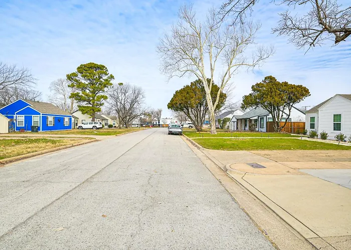 Walk To Cowboys Games: Arlington Home W/ Hot Tub!