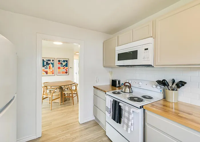 Walk To Cowboys Games: Arlington Home W/ Hot Tub!