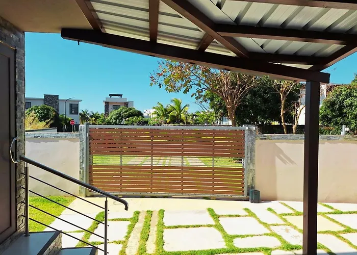 Modern Luxury 4-Bedroom Villa With Private Pool, Bbq Flic En Flac