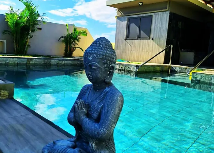 Modern Luxury 4-Bedroom Villa With Private Pool, Bbq Flic En Flac