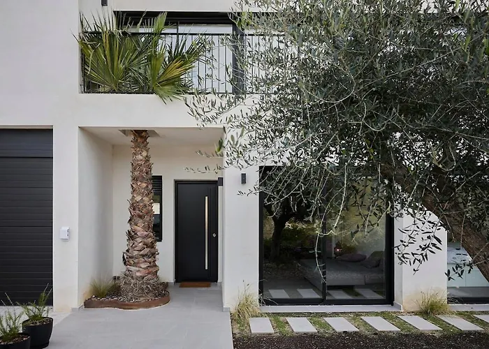 Villa Sitges Casa Selva 7 minutos de Sitges en coche Diseño Comodidad Nueva Ideal para Vacaciones
