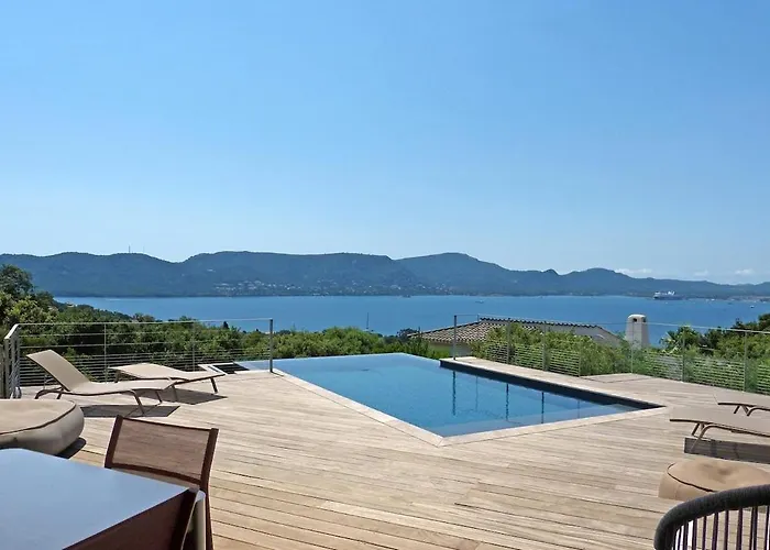 Villa Cazélie, piscine vue splendide sur le Golfe