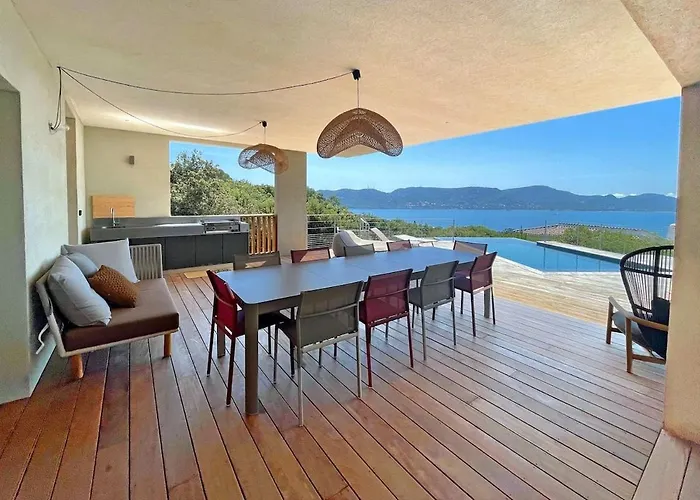 Villa Cazélie, piscine vue splendide sur le Golfe