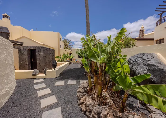 Luxury Canarian Villa With Large Pool And Guesthouse