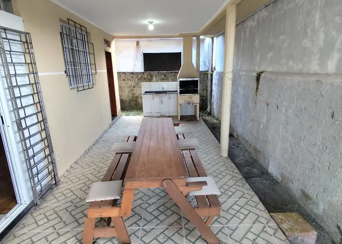 Casa com piscina 2 quadras da praia