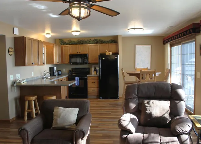 2 Bedroom Lower Lakefront Condo, Wild Eagle Lodge #116