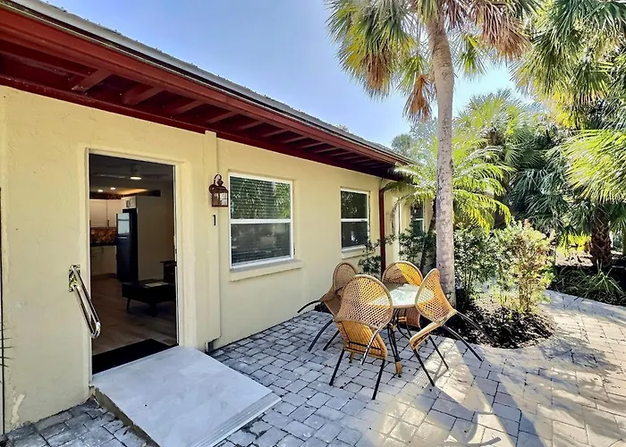 Siesta Heron Suites & Villas