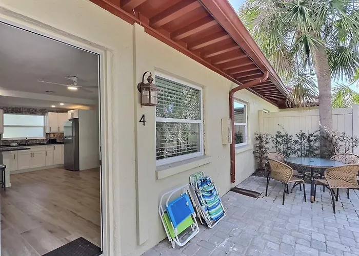 Siesta Heron Suites & Villas