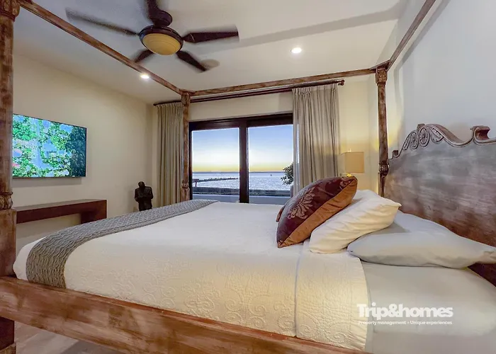 Casa Marvela At Playa De La Paz - 4Br Beach Front Villa, Access To Beach Club