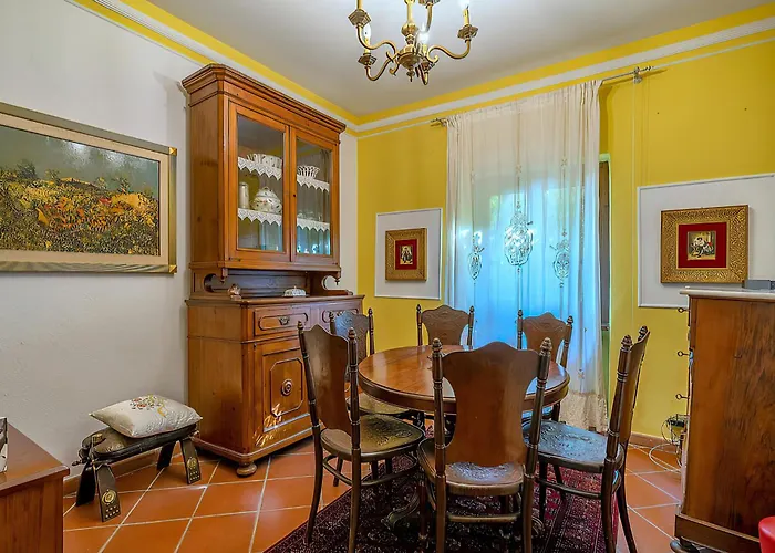 Tuscany Villa Gorello. Villa in Toscana. Jacuzzi con tetto in cristallo,piscina