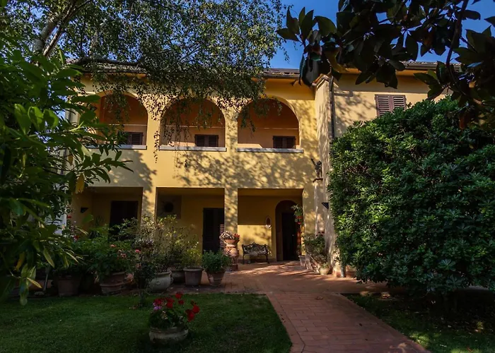 Tuscany Villa Gorello. Villa in Toscana. Jacuzzi con tetto in cristallo,piscina