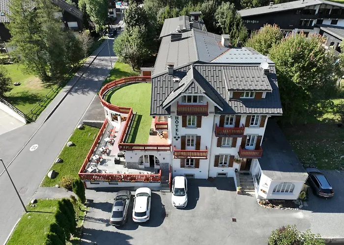 Golf hotel: Chalet Hotel La Sapiniere