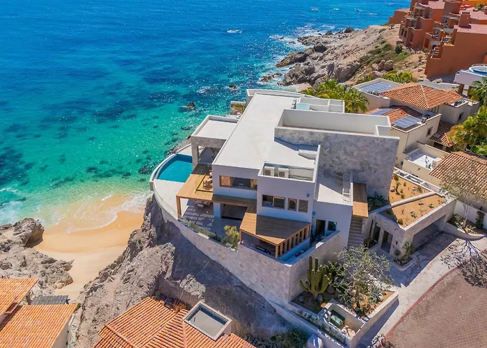 New Stunning Villa, Full Staff, Gym And Has Its Own Private Swimmable Beach