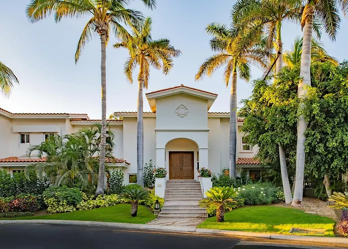 Beautiful 5 Bd Villas Del Mar Villa Staffed & Steps From The Beach