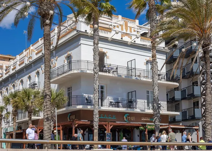 Hotel cerca del colegio: Apartamentos Senabre Palais