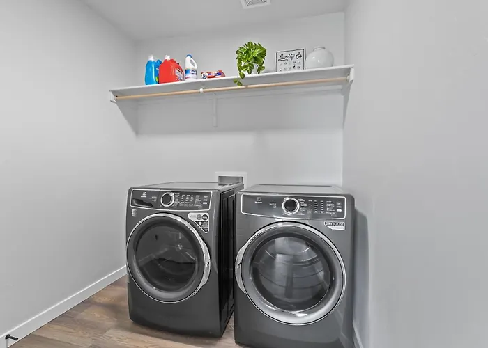Spacious 6Br - Sleeps 22 - Game Room & Pool Access